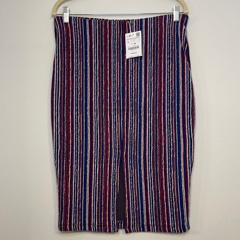 🆕 ZARA/TRAFALUC stripes skirt with elastic waist and front split.
